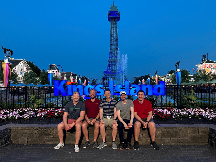 Cincinnati Kings Island group photo