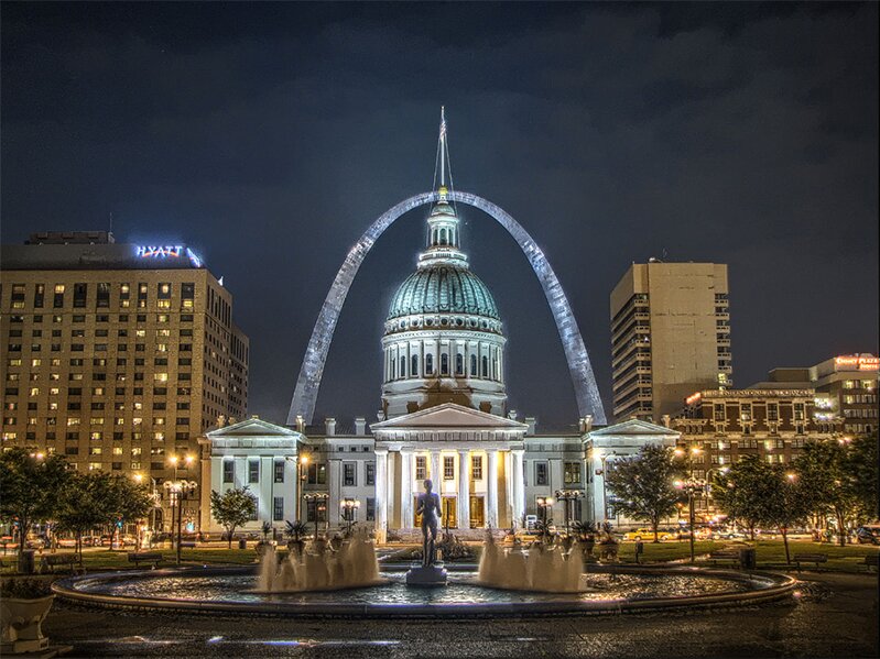 Photo of St. Louis Arch.