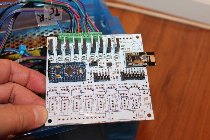 Board for the rebuilt electronics to control windows RBG LEDs