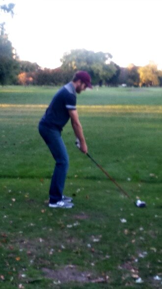 Devon demonstrated how to swing for all the new golfers.