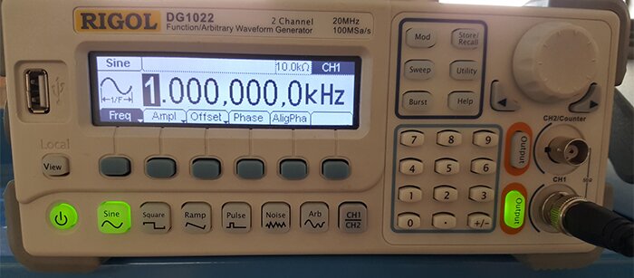 Function generator set up to 1kHz