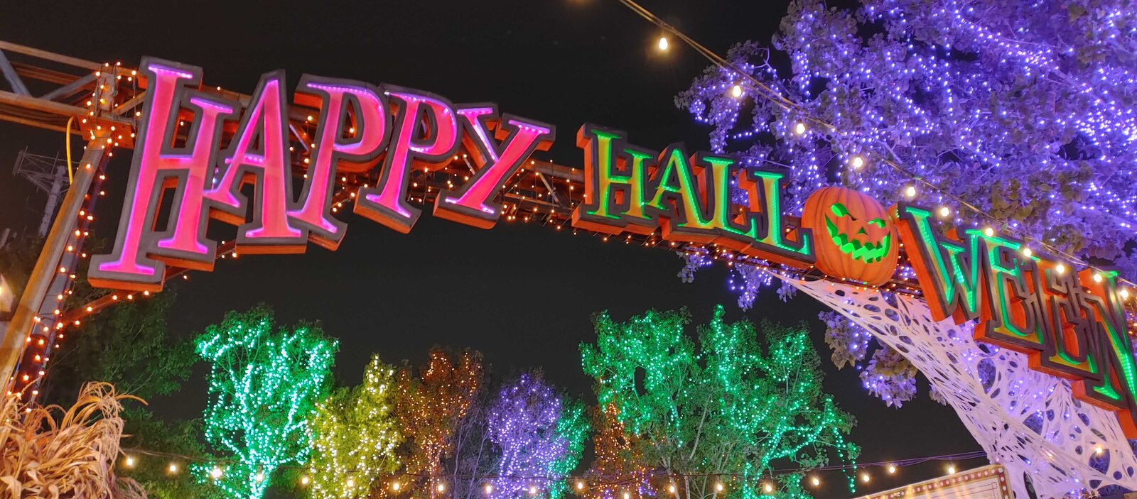 happy Halloween sign